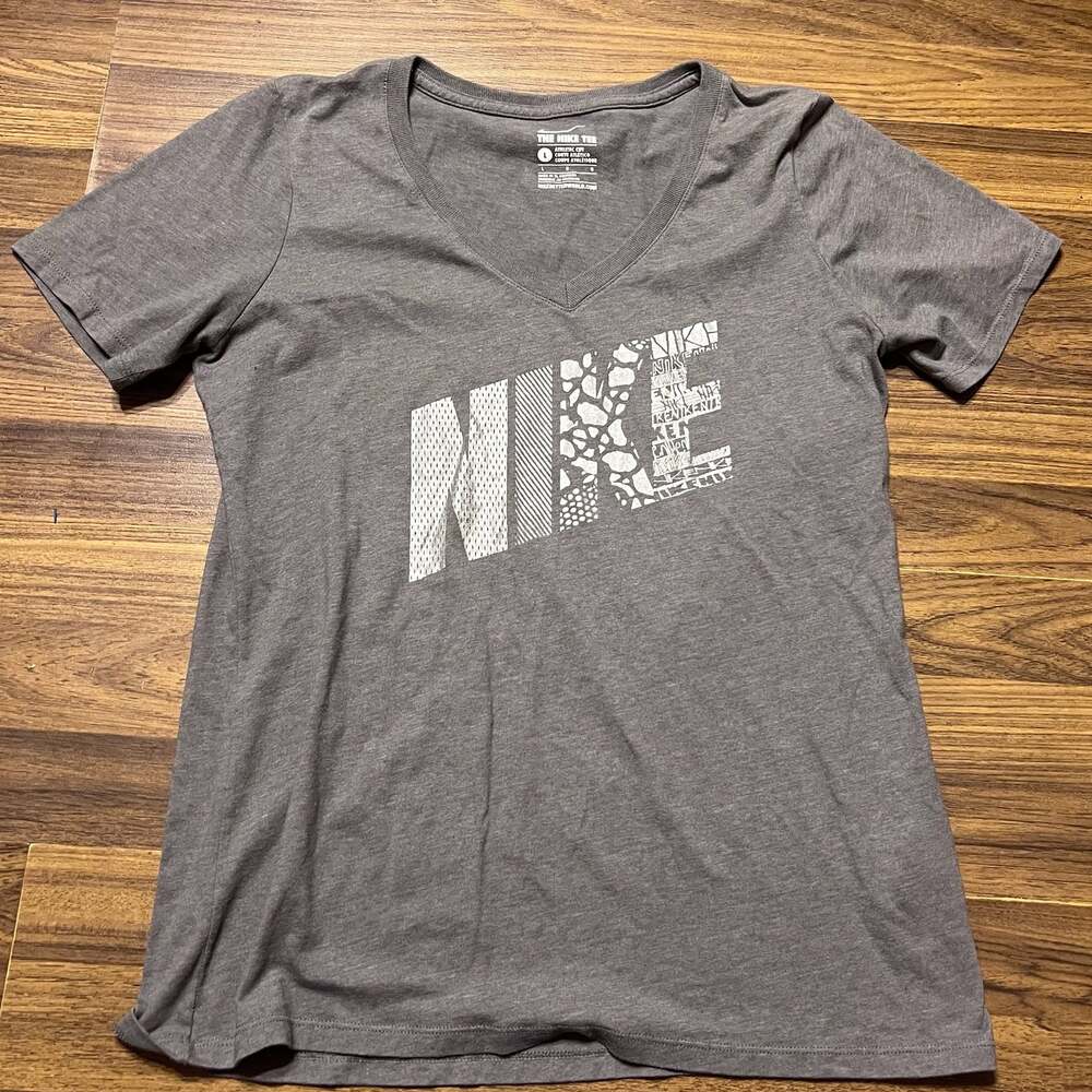 Nike Women's The Nike Tee Athletic Cut V-Neck T-Shirt Gray Graphic Print